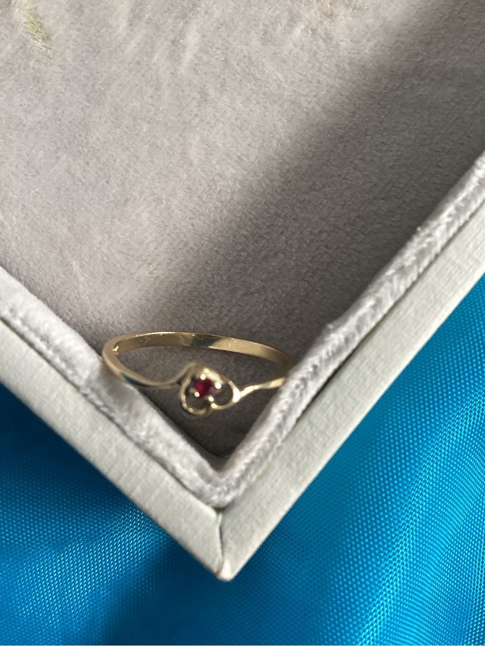 14 k authentic Classic Gold Ring with Red Gemstone